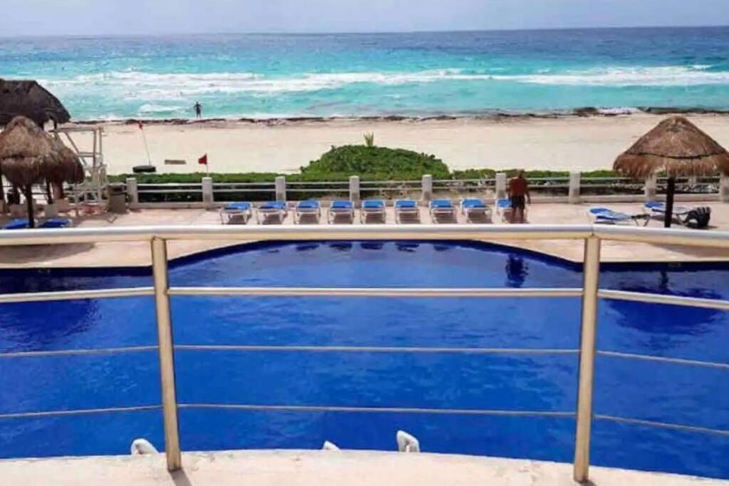 Amazing Beachfront Apartment Cancún Exterior foto