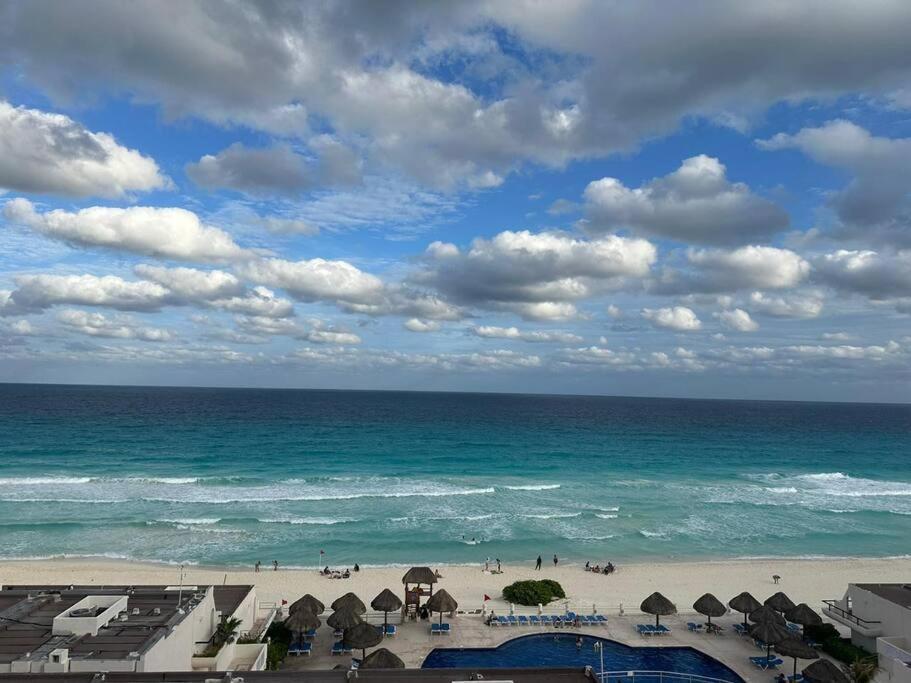 Amazing Beachfront Apartment Cancún Exterior foto