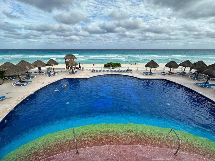 Amazing Beachfront Apartment Cancún Exterior foto