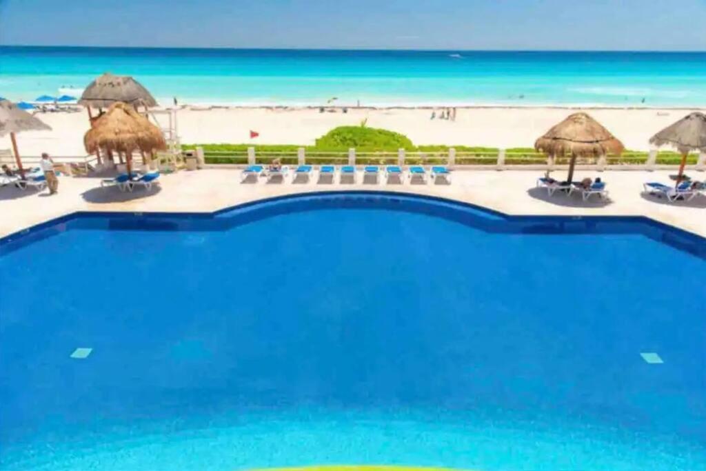 Amazing Beachfront Apartment Cancún Exterior foto