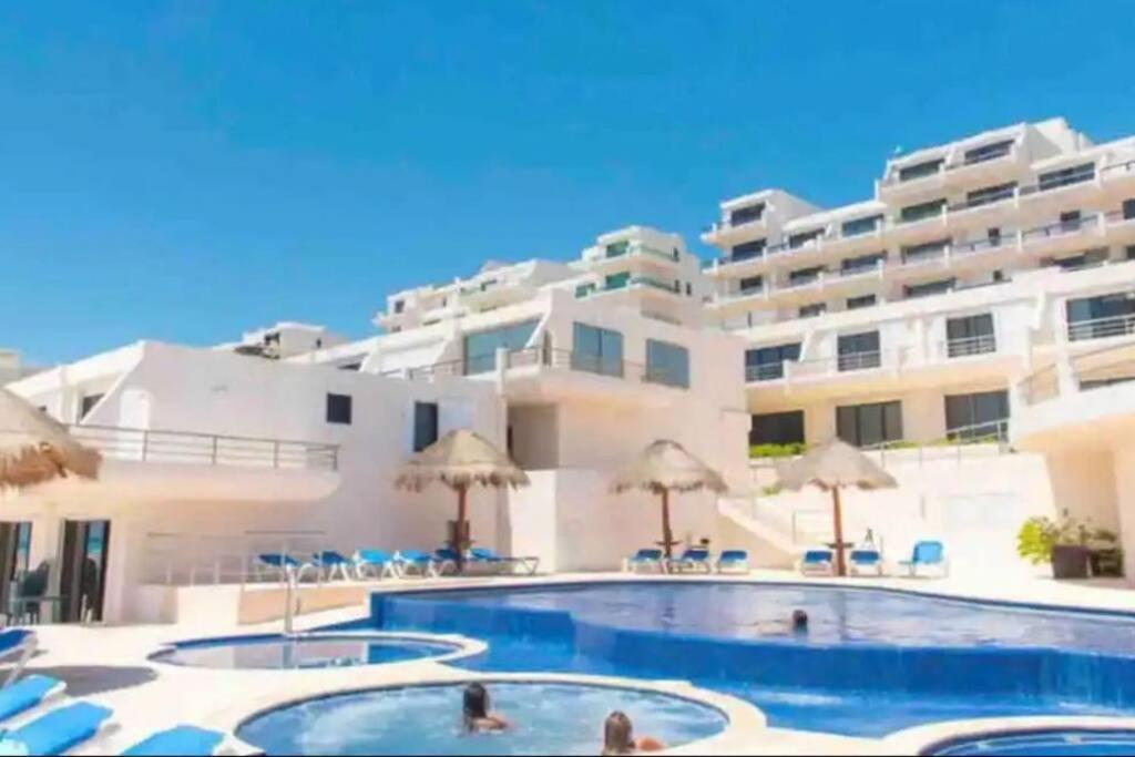 Amazing Beachfront Apartment Cancún Exterior foto